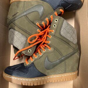 Nike Womens Dunk Sky Hi 2.0 Size 5.5- NEW
